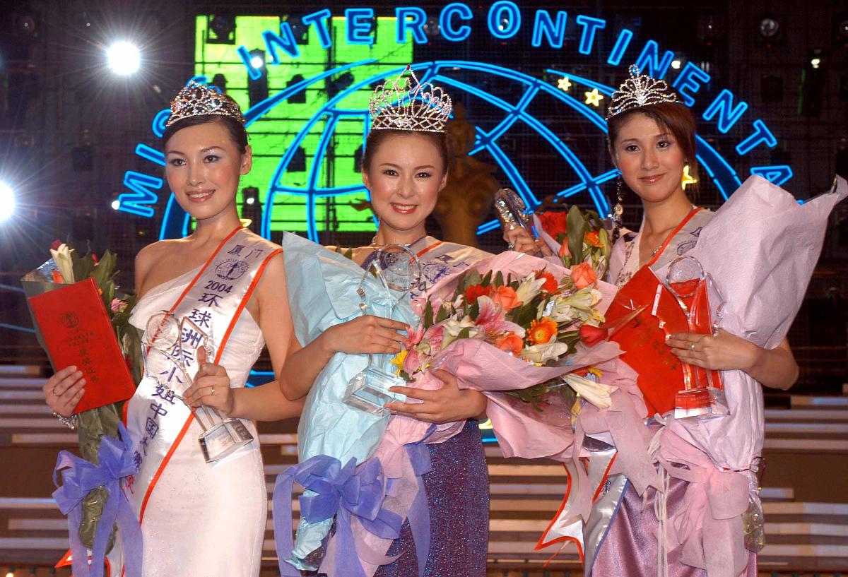 2004年6月26日晚,来自全国的43名佳丽经过几轮的角逐,产生了将代表中