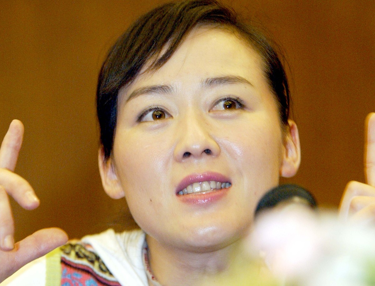 2006年9月10日,三十集电视剧《玫瑰绽放的年代》在沈阳宣传.李琳+++_+