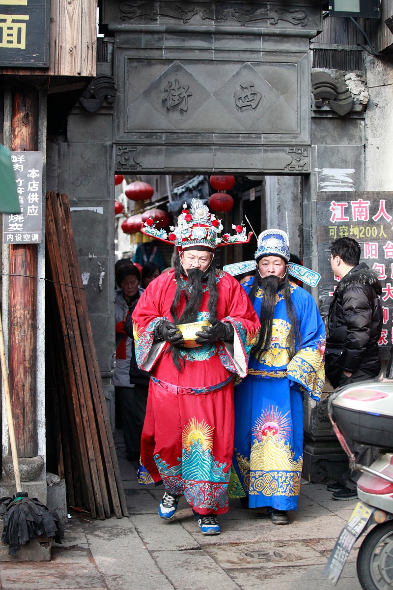 古早乙女风游戏推荐：'魔法与正能量'，但系统设计需谨慎