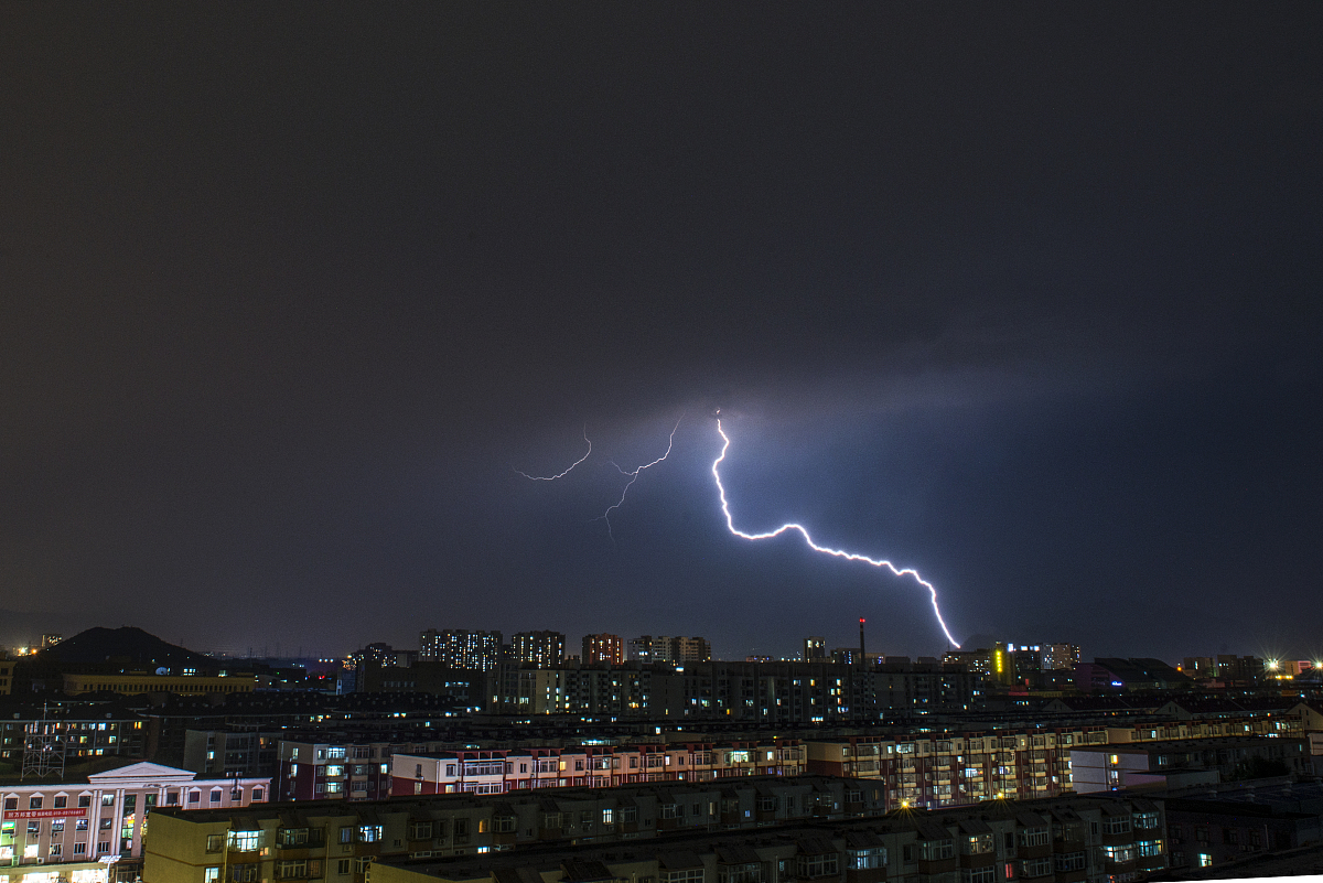 详细分析建筑工程施工安全管理中如何通过建立事故风险预警体系应用预警管理