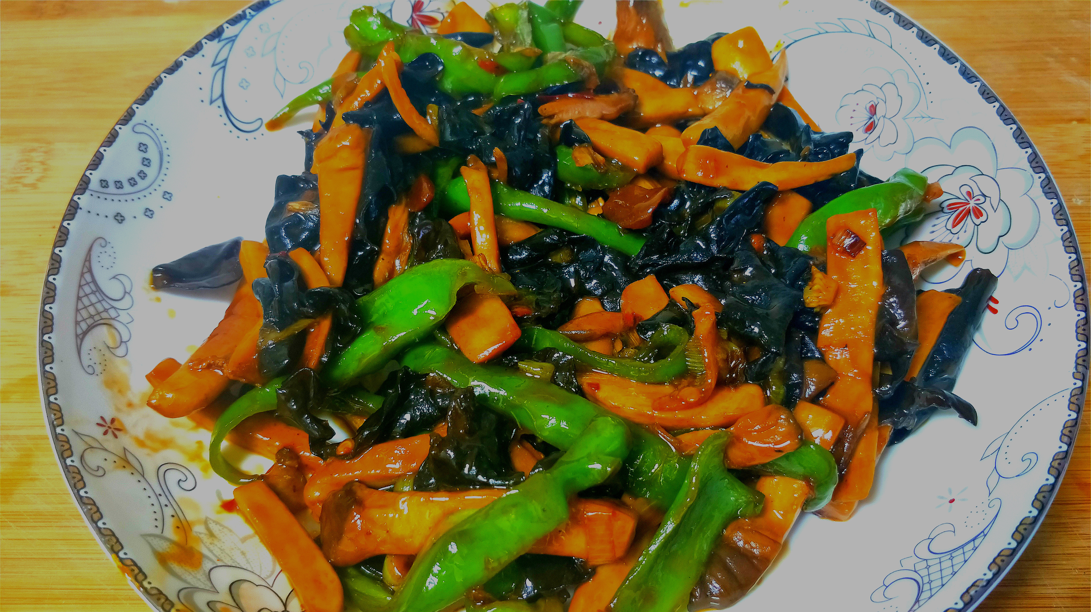 家常菜杏鲍菇炒木耳的做法,做法简单又美味,关键是营养特别的好