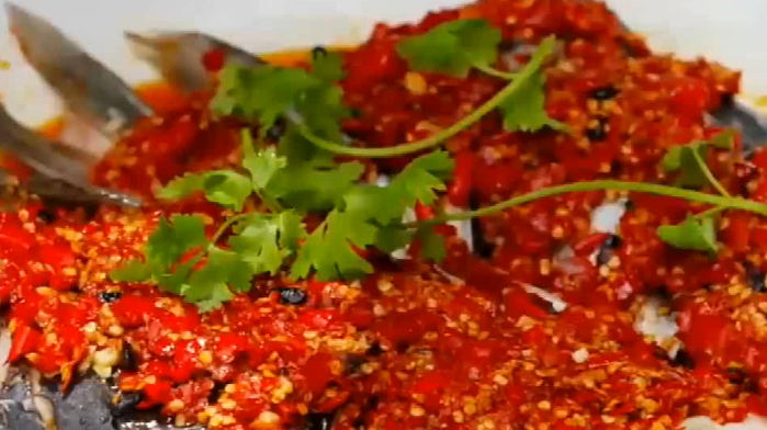 百斤野生石斑鱼,大胃mini三人围坐打边炉!网友:羡慕网红的生活