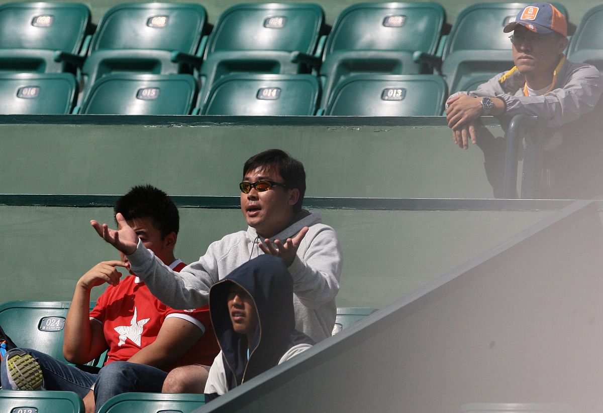 运动会加油稿100字：激情澎湃，为运动健儿喝彩！