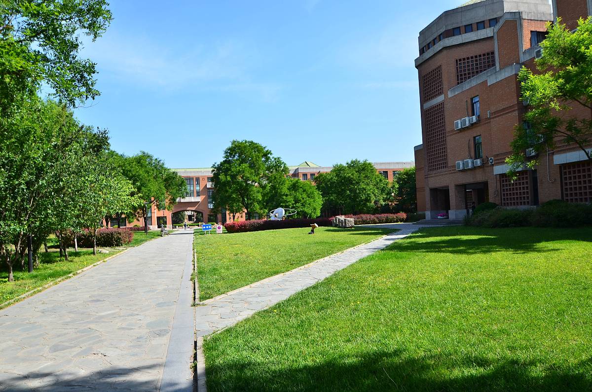 ***_***2014年5月16日,清华大学校园一角.