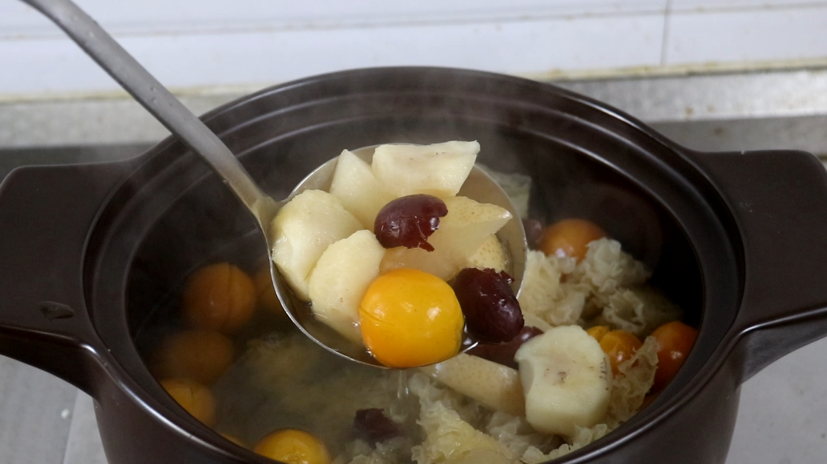 咳嗽、反复咳嗽,4种食材1款汤,润肺养肺、止咳化痰!