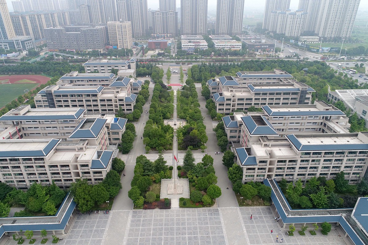重庆现代技工学校地址：南坪镇南城大道33号