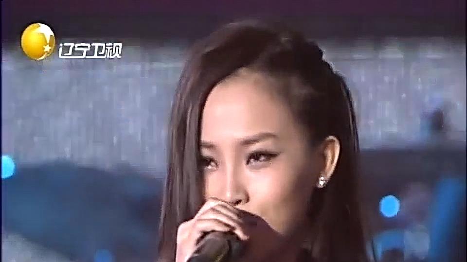 [图]Queena组合演绎精彩《Julia》,曲风热辣充满活力,太好听