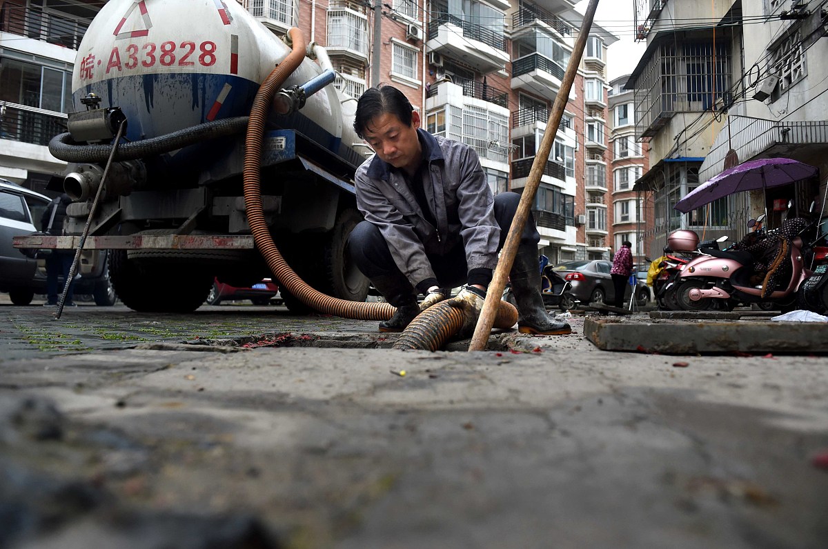 制度在手安全在心—打造四位一体安全体系——稠油热采中心安全生产良好实践分享请你将下面这篇演讲稿的各段内容进行梳理拆解每一段形成一个大纲框架尊敬的领导、各位同事大家好！今天我很荣幸能够在这里向大家分享我们稠油热采中心的安全生产经验和做法。安全生产是企业的生命线也是我们每个人的责任。首先让我来介绍一下我们中心的安全生产情况。稠油热采中心作为工程技术公司提高采收率成果转化基地增产作业公司的下属生产部门主