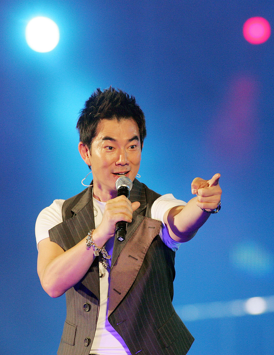 七夕水上情歌演唱会制定了60、70、80、90、00不同年代情歌为每个年代情歌写一段宣传语