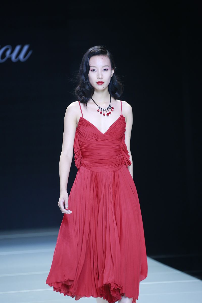 LumiWink这个不错请你再想一个中文译名比如Lumi我觉得可以翻译成卢咪还有点像中文的真实姓名。