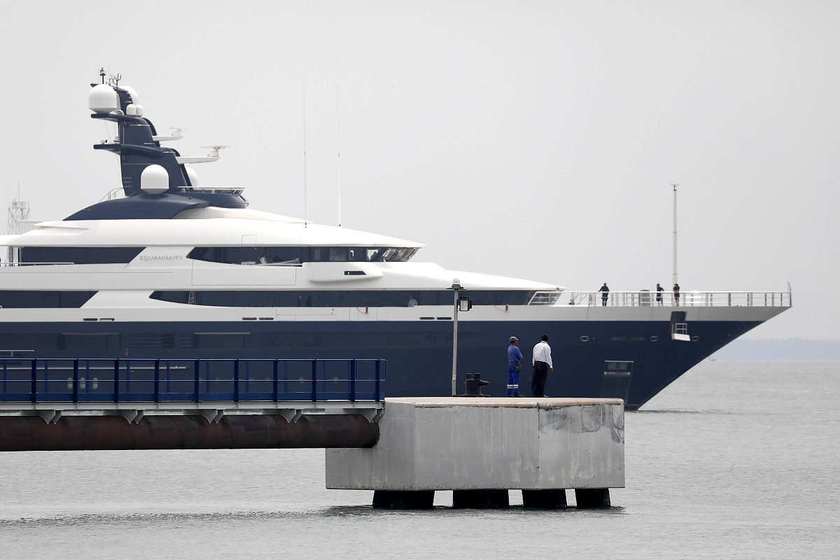 兼职英雄的日常：新社会人与伊比尔兹的战斗