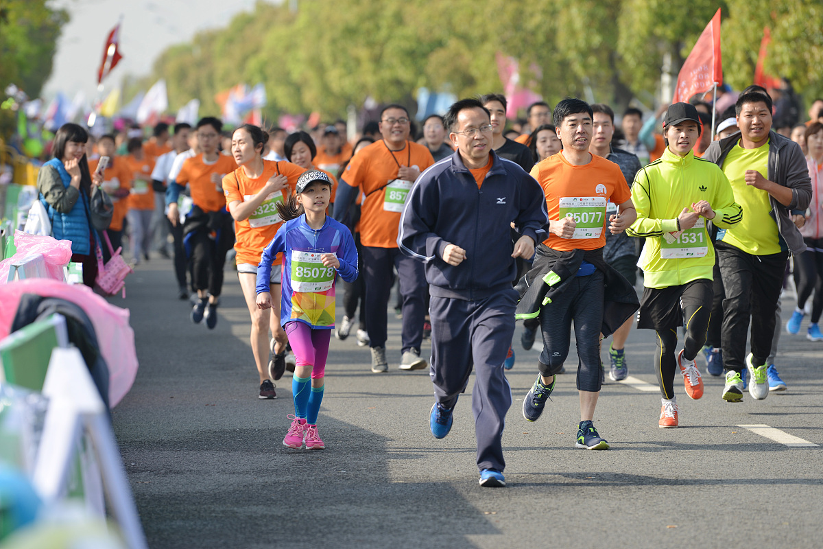 写一首表达希望情绪的中文乡村歌曲歌曲表达的主题为反叛歌词结构为verse1、verse2、Pre-Chorus1、chorus1、chorus2、verse3、verse4、chorus3、Bridge1、chorus4并确保chorus1、chorus2、chorus3、chorus4、verse5、Pre-Chorus2、chorus5、Bridge2、歌词不重复每段歌词结尾使用中文ayawa