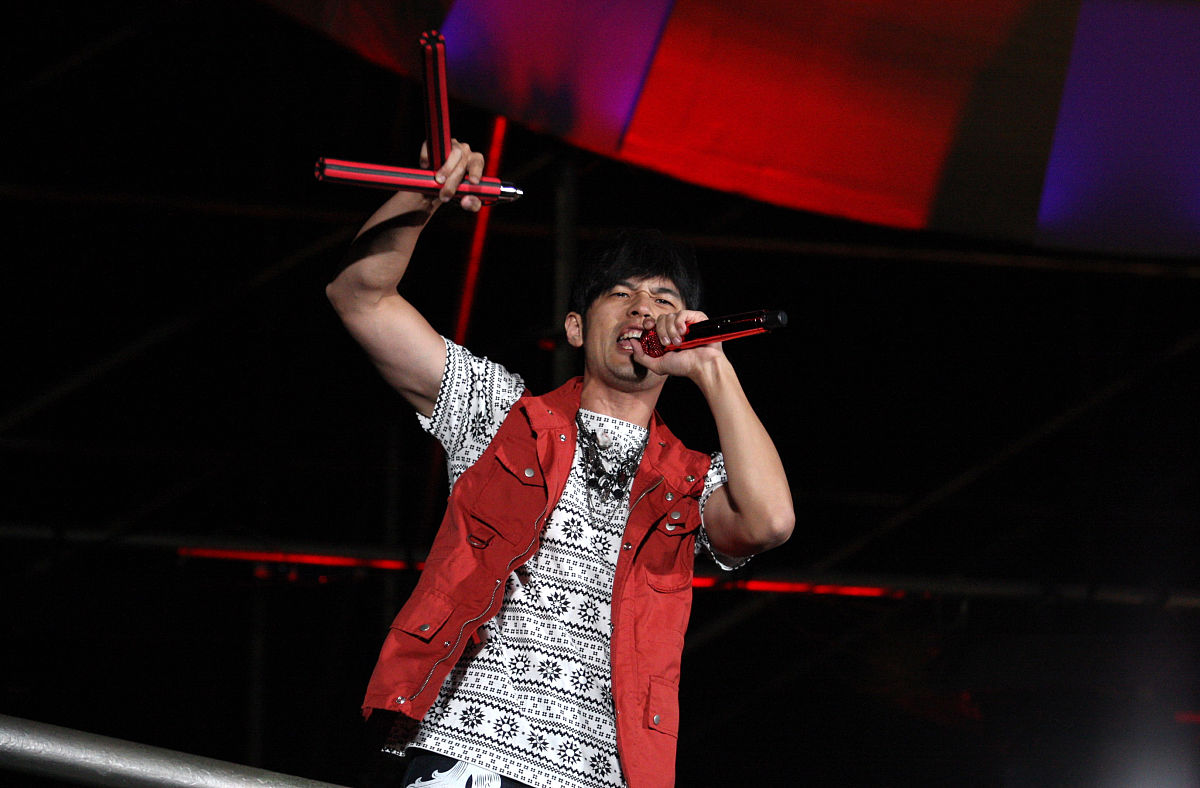 写一首类似于中国周杰伦青花瓷中国风的歌词