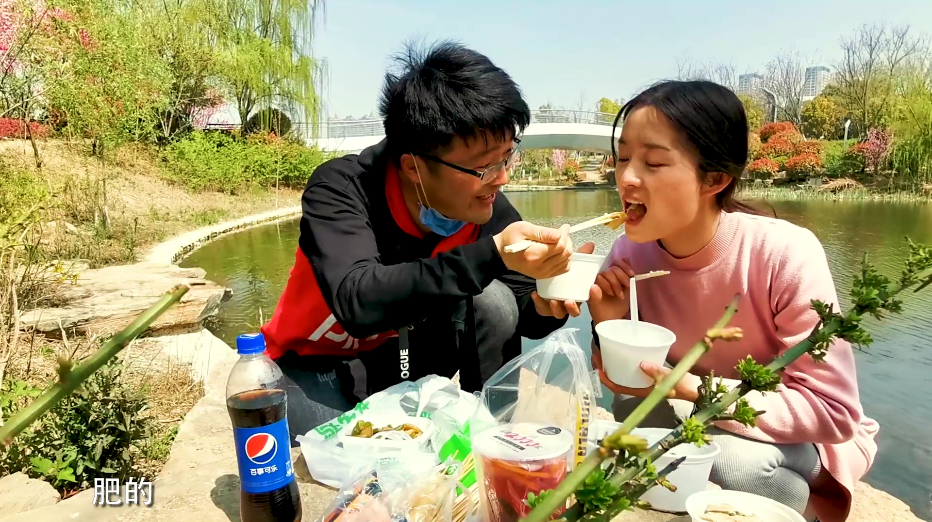 订一堆外卖去野炊,四菜一汤,鸭肠一次撸十串,媳妇胃口又大了
