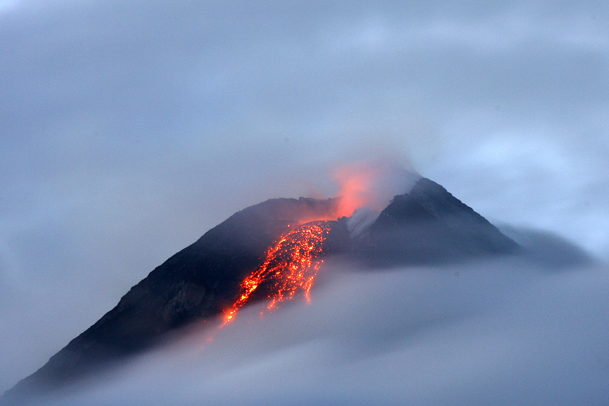 火山学与地热研究杂志：研究范围涵盖火山活动、岩石学、地震、地貌、灾害和资源开发
