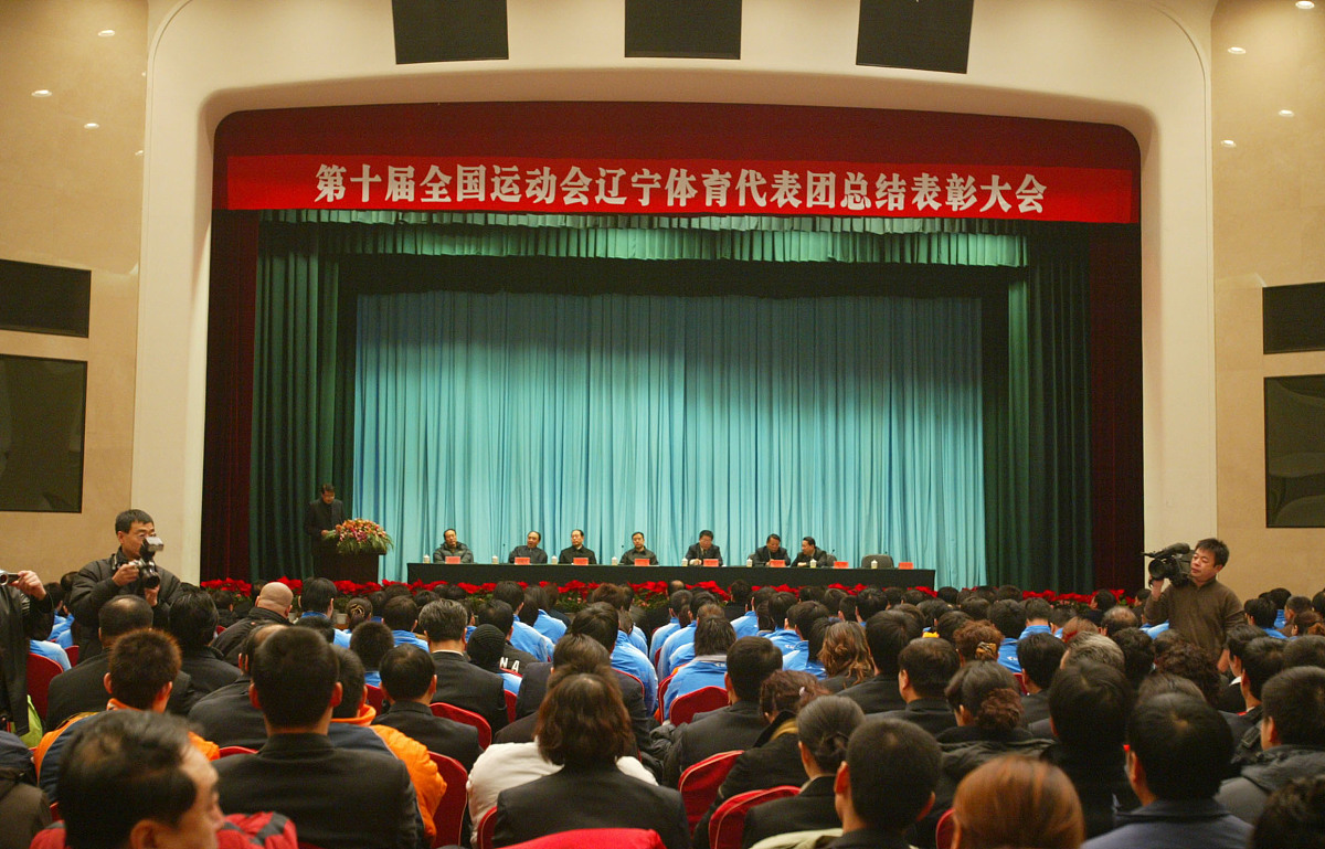 重庆工商职业学院党代表热议党委工作报告