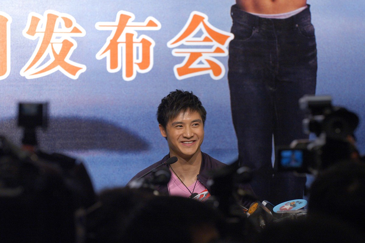 2006年3月16日,北京,奥运跳水冠军田亮推出自传新书《最亮的十米》.++