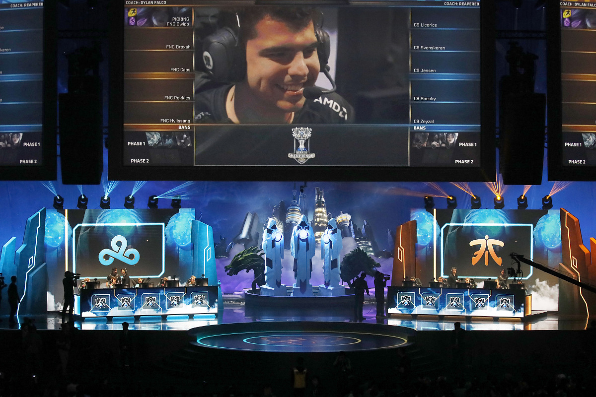 帮我写一个英雄联盟