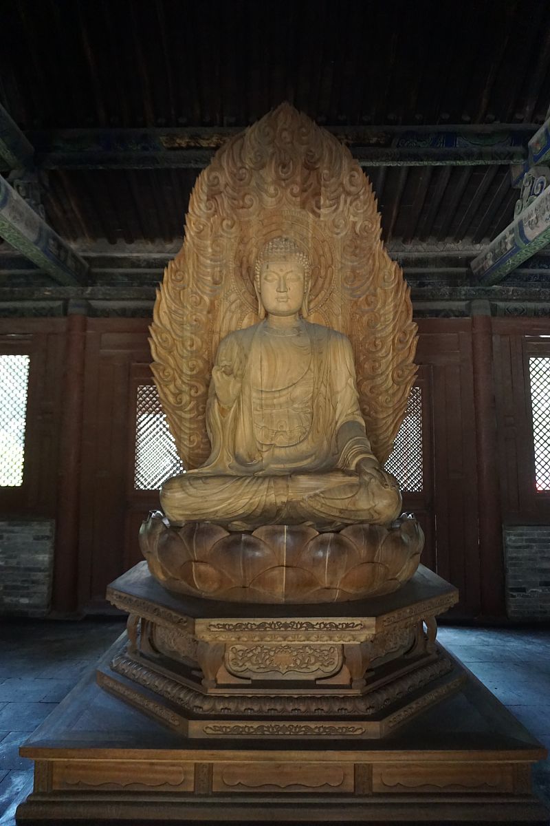 2019年9月30日,山西大同,辽代建筑华严寺.寺庙建筑粗狂.辽代雕塑庄严,