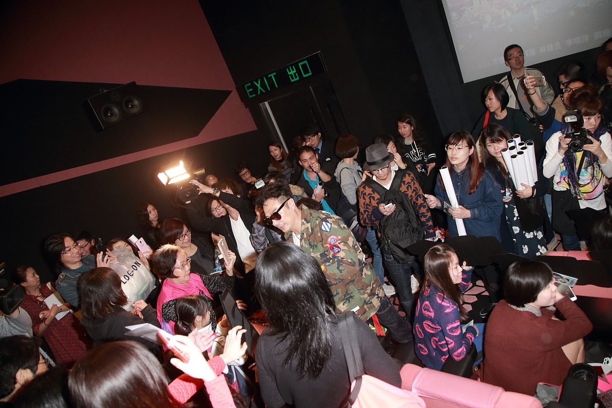 2015年2月26日,香港,电影《冲上云宵》主演到电影院进行谢票活动.***_