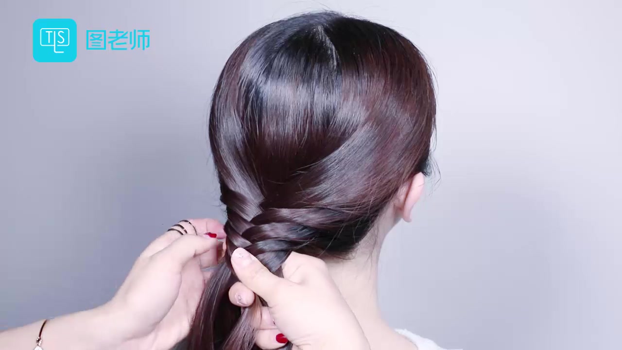 怎么扎出好看的鱼骨辫?这样编简约好看!