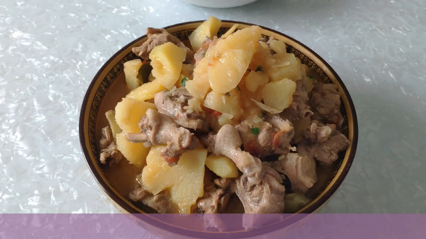 鸭边腿烧土豆,新颖的做法,好吃味道