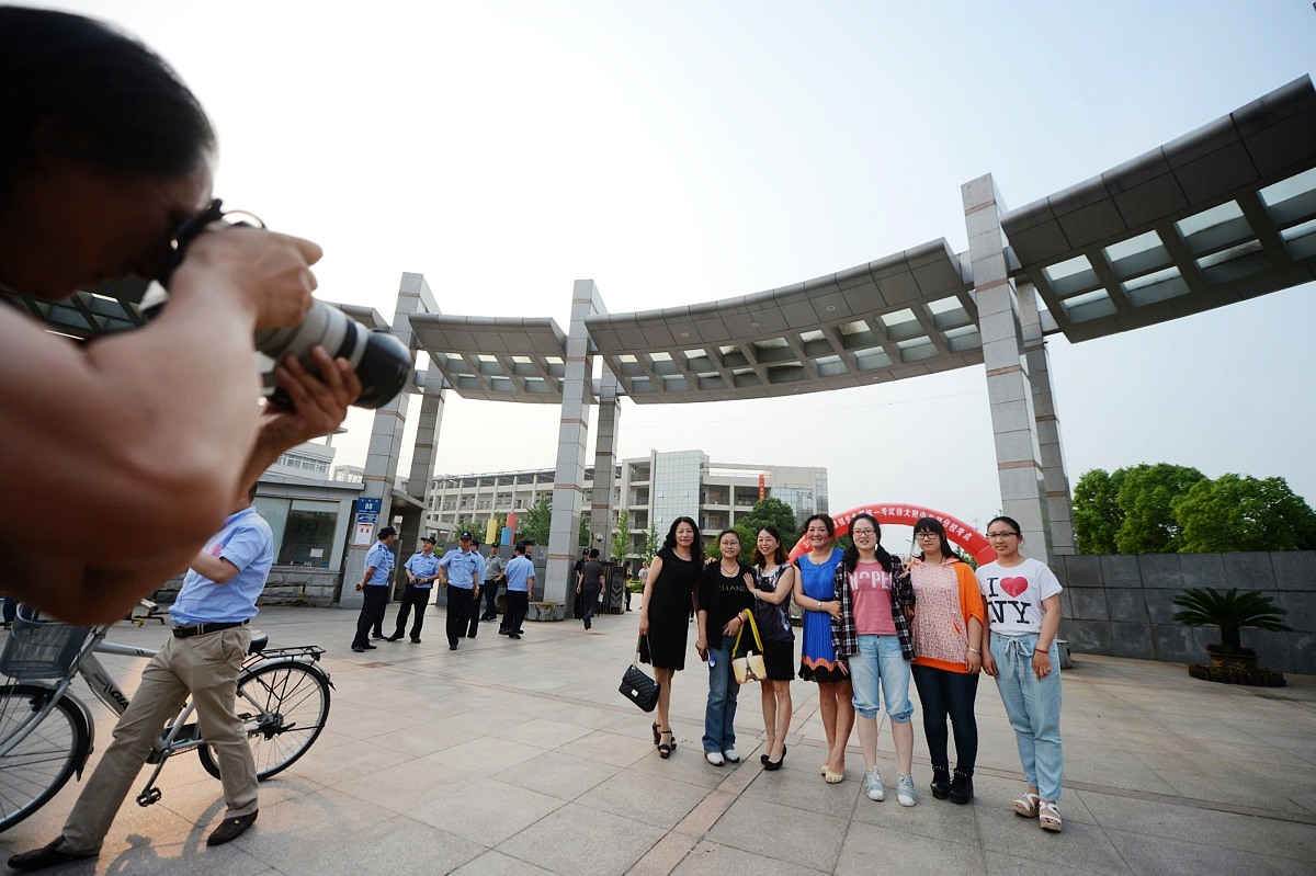 江西财经大学百年风华，恰同学少年，秉持创新，接续奋斗，开创未来