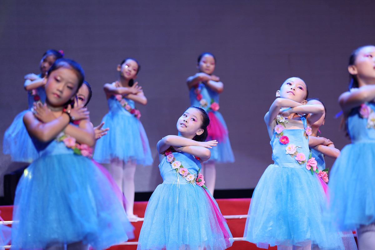 少儿舞蹈节目《小大人Promax》主持人串词