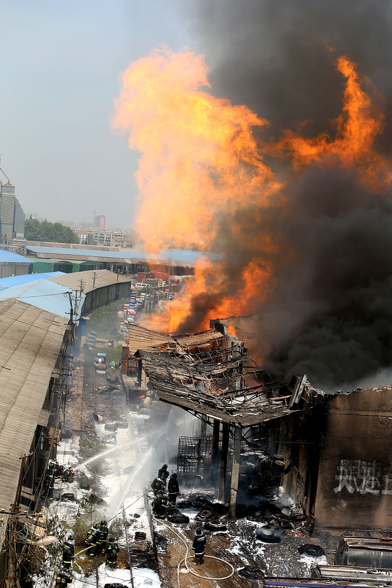 青岛市11.22事故对当地居民的影响：安全、健康、环境及生活