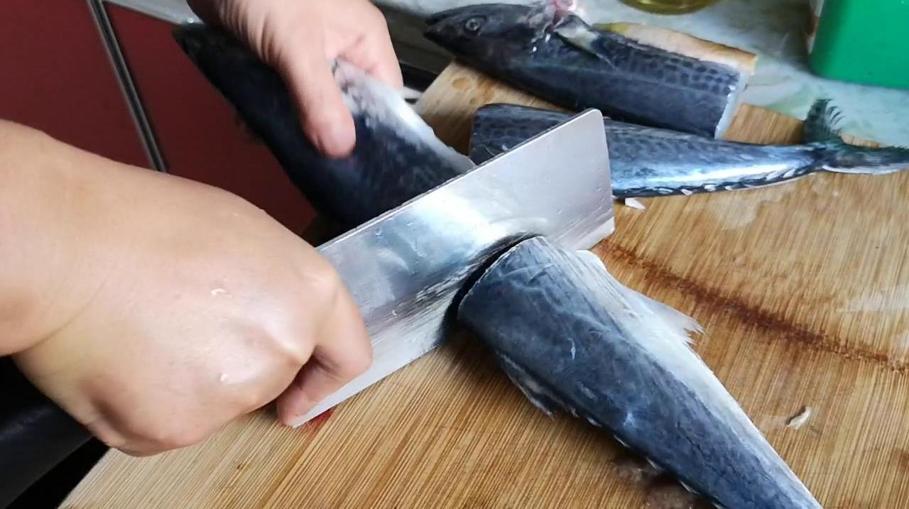 炖鲅鱼时,直接下锅就错了,多加这一步,鲅鱼肉质鲜美,还不腥气