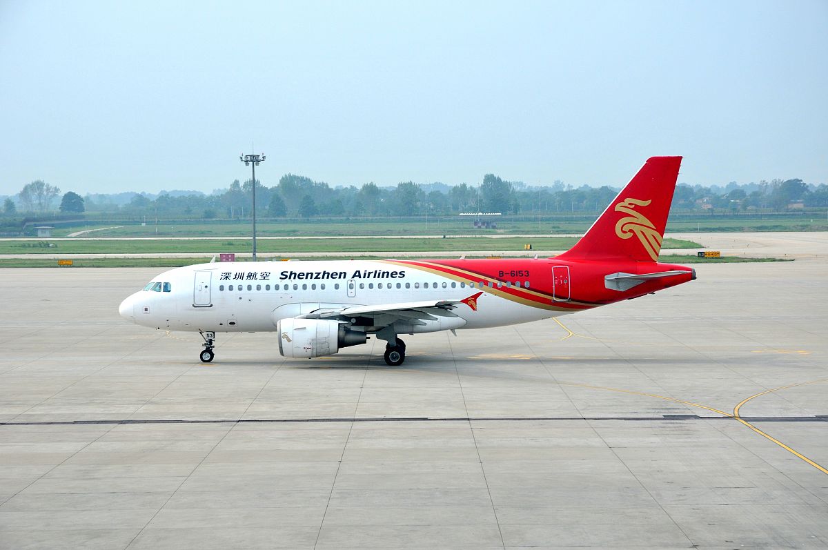 西安北站高铁站到咸阳机场怎么走？帮我用200字详细描述