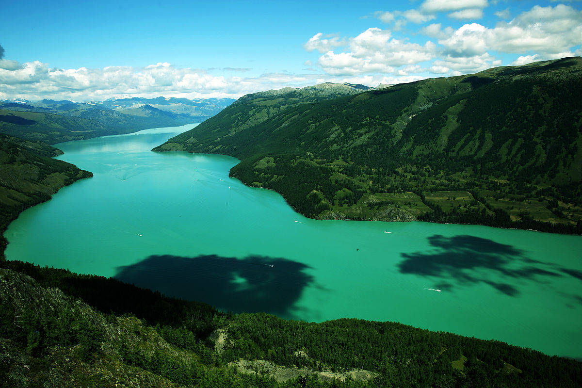 喀纳斯景区的总体布局按照一心四区的方法归纳并详细阐述分别是指什么 并写出项目设计均需包含节庆活动的设计 10000字