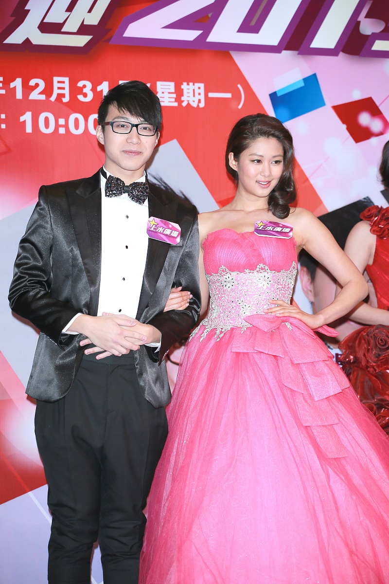 2012年12月31日,香港,明星现身香港上水广场出席跨年倒数活动《星光闪