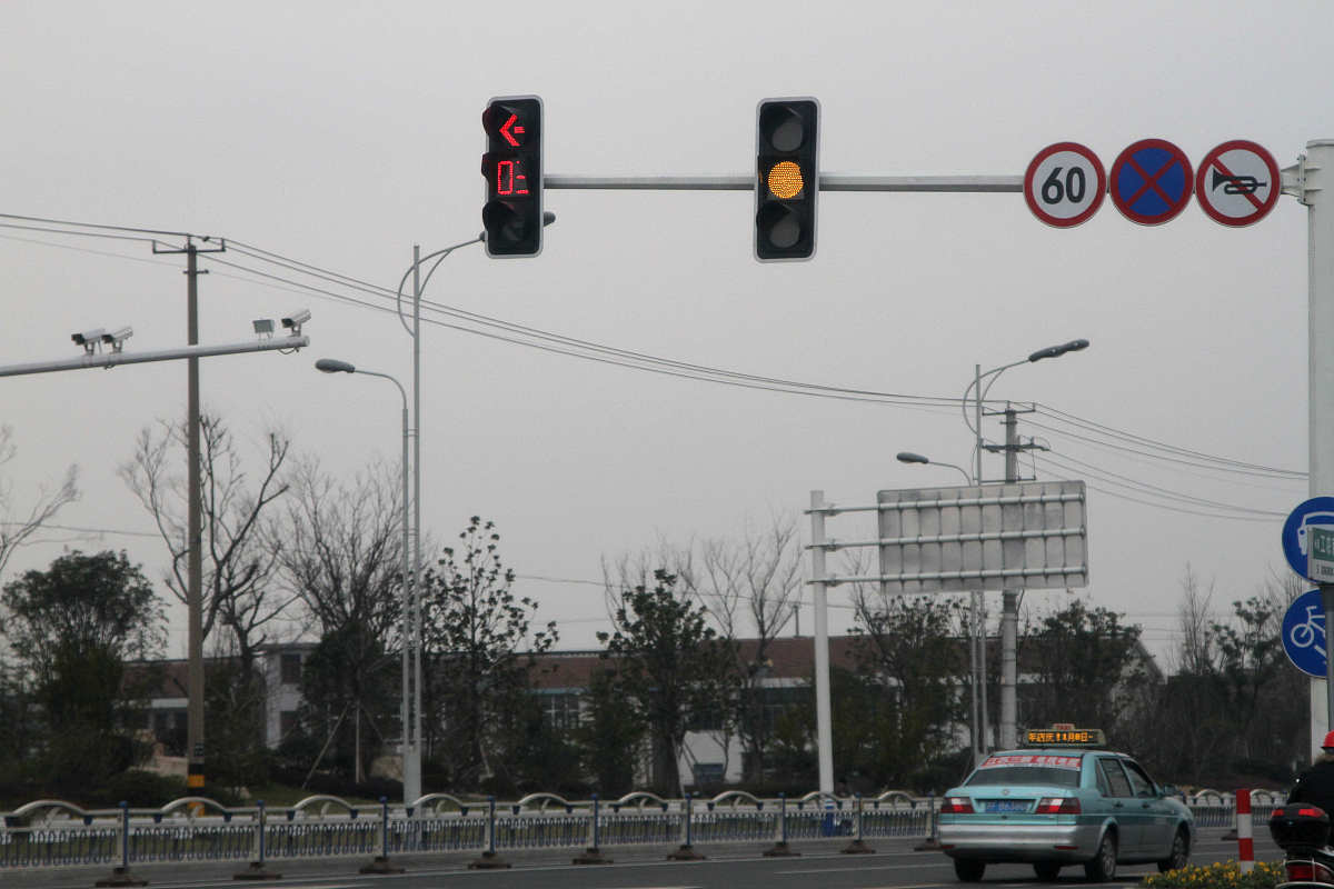 深圳南山区闯红灯扣几分？