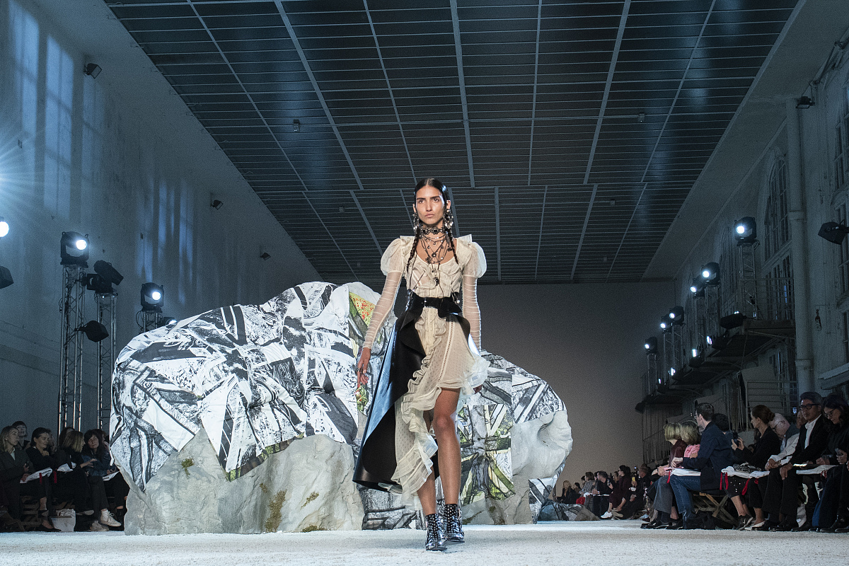 2019春夏巴黎时装周:alexander mcqueen 品牌秀场