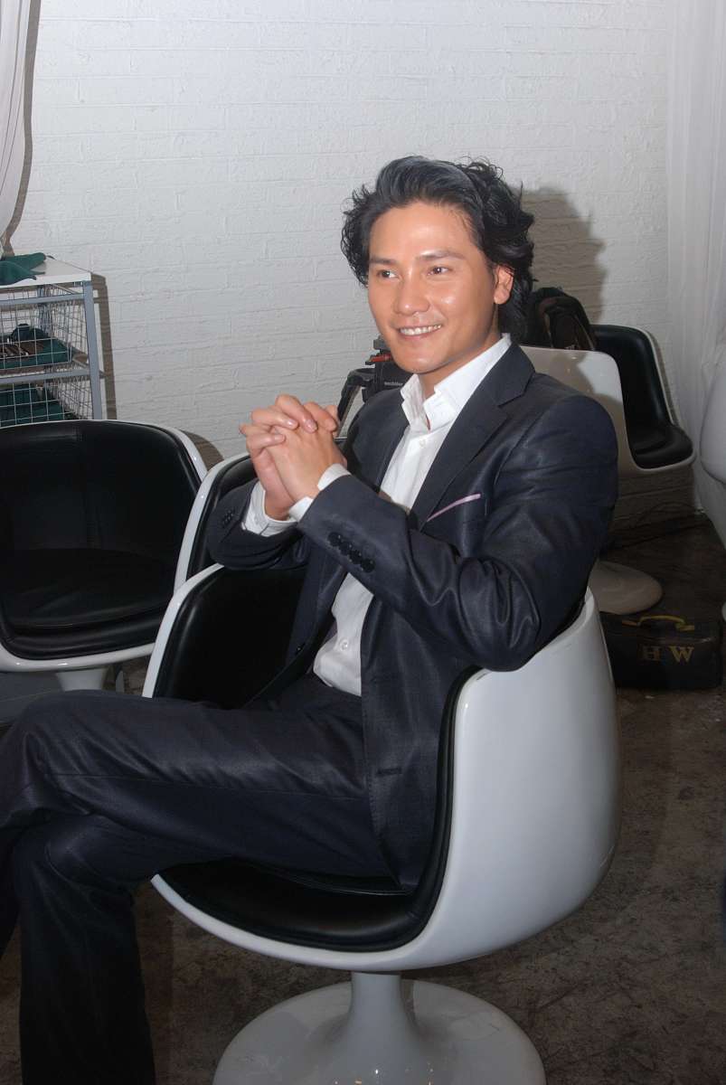 2009年4月13日,上海,电视剧《孽债2》剧组在拍摄现场召开发布会.***_*