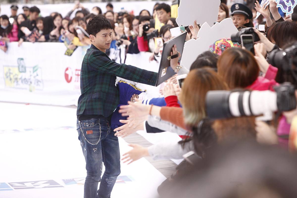 突如其来的金瀚：一张照片引发的紧张氛围