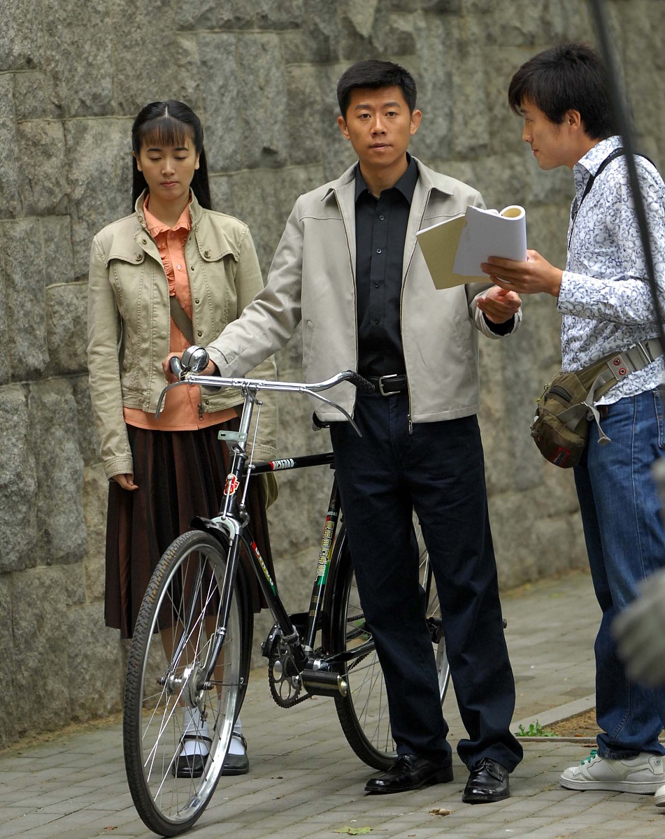 2008年6月7日,青岛,电视剧《我们的八十年代》在青岛开拍.夏雨,左小青