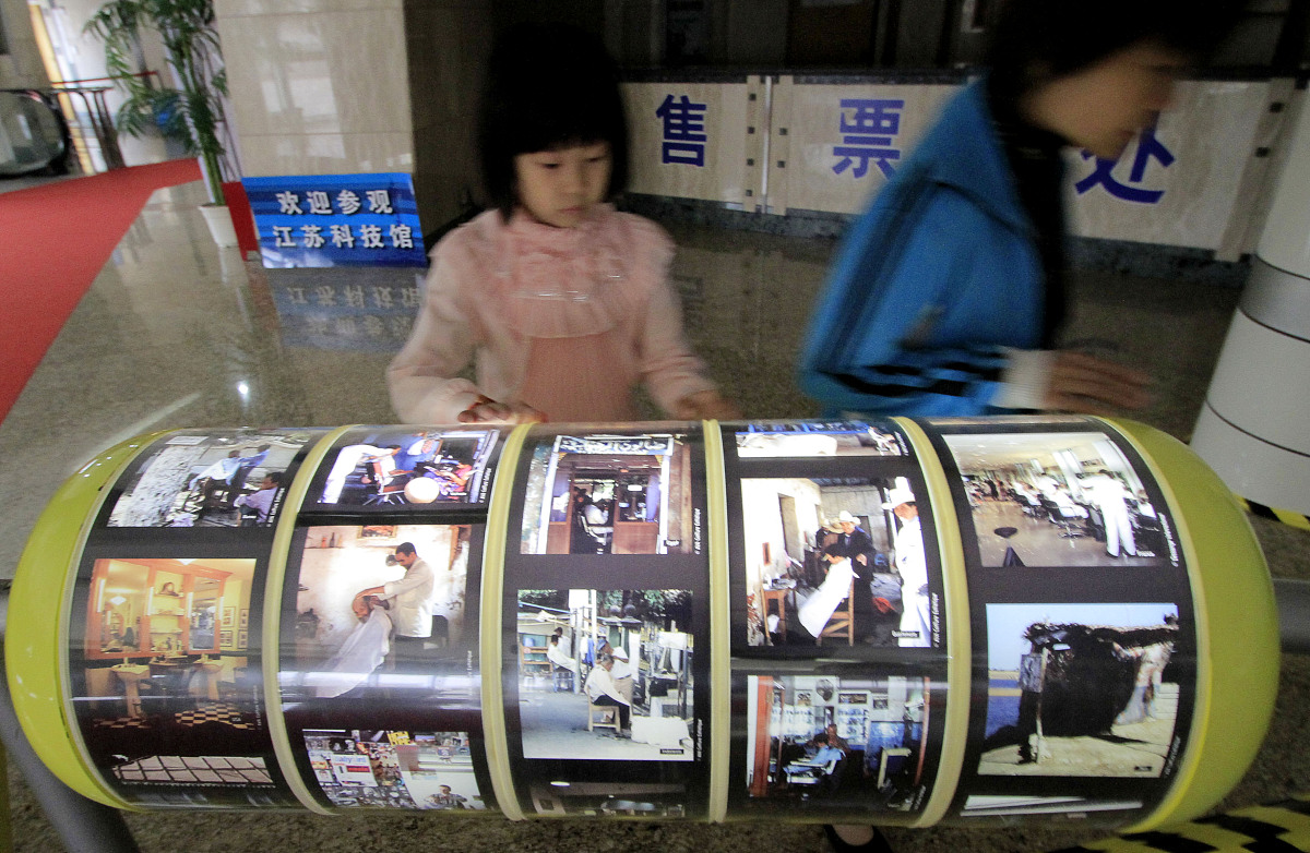 写一首赞美物理化学生物的诗歌