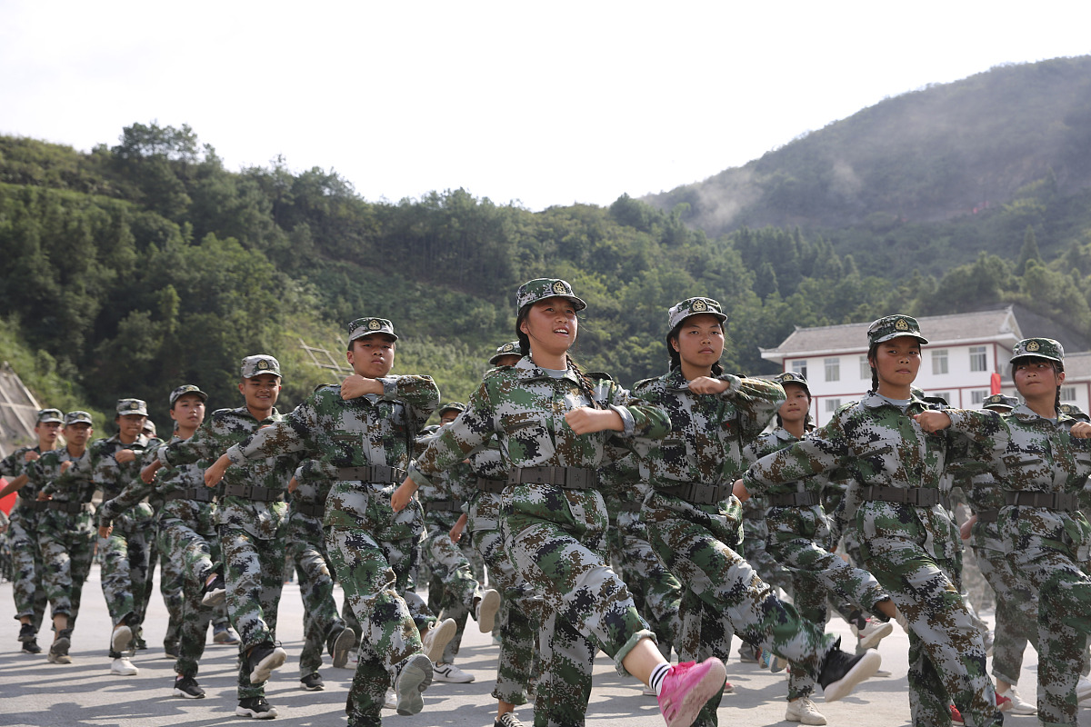 六盘水军事技能职业学校2023年新专业：机械制造、电子技术、计算机科学