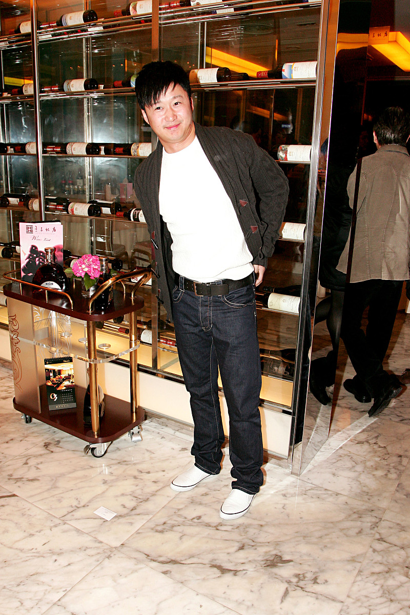 2008年2月22日,香港,金牌娱乐举行春茗宴.吴京+++_+++金牌娱乐,