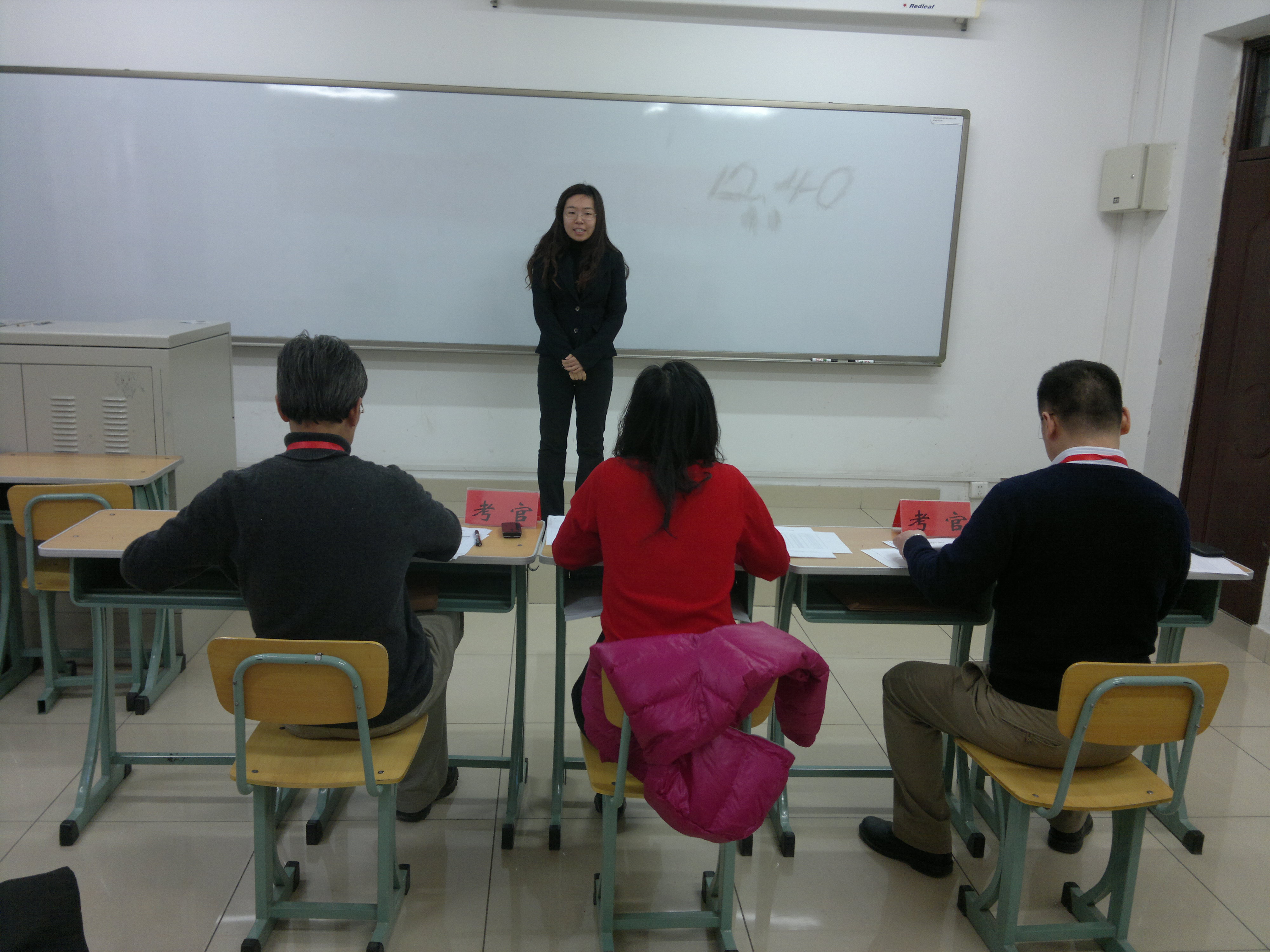 回答官:批评中手淫工作你,?女大学生a初中面试初中场合学生领导公共图片