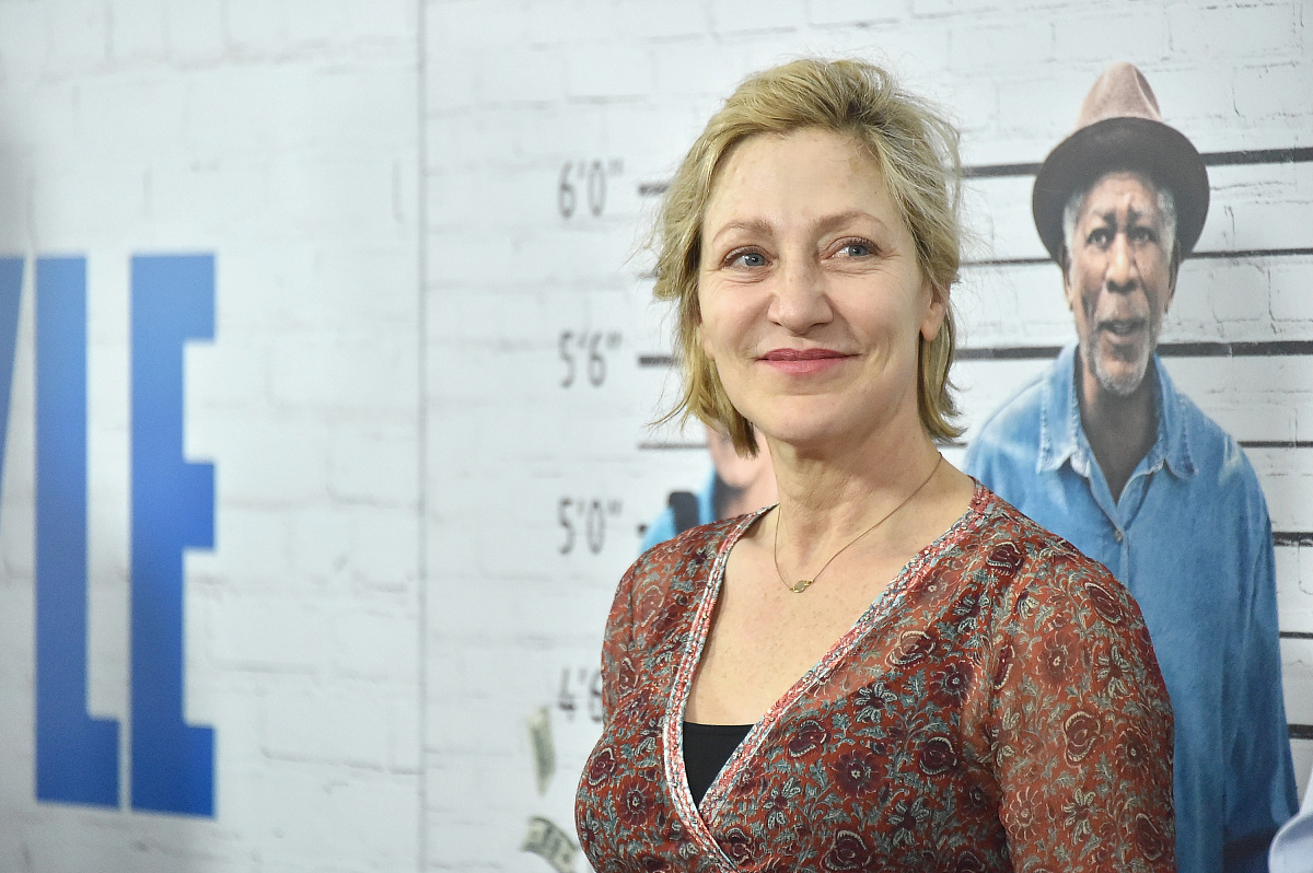 可以向我介绍一下Olivia S Mitchell以及他在退休储蓄和养老金制度方面的成就吗