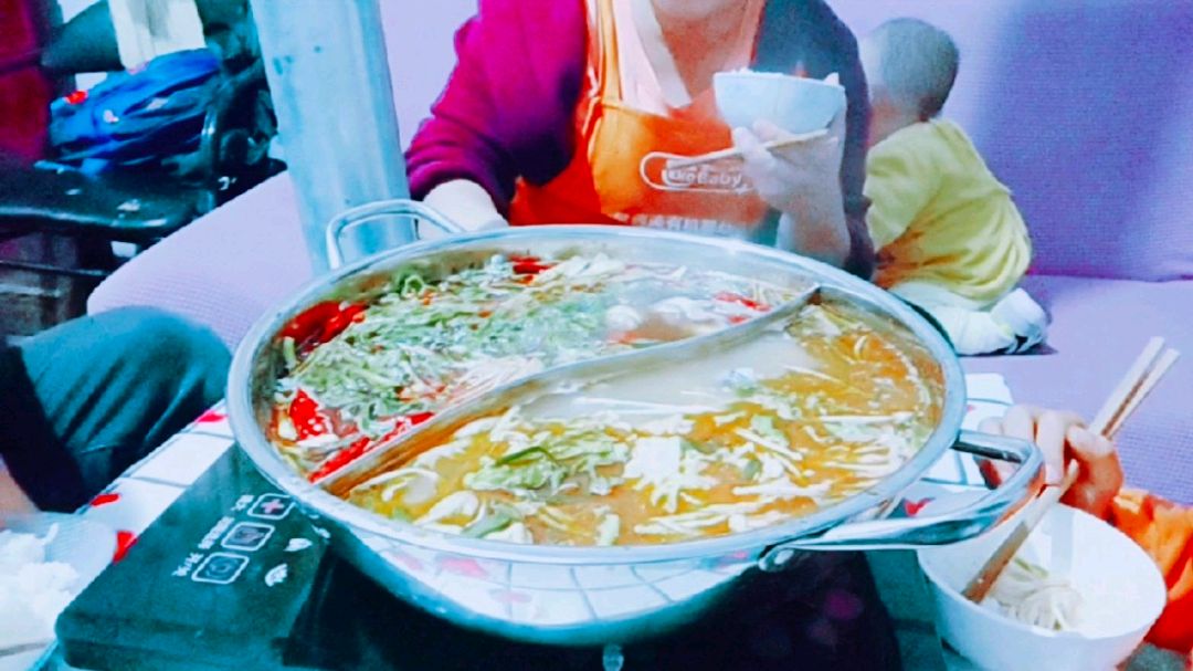 1条3斤胡子鱼,做一个麻辣火锅才能对得起它,辣得太过瘾
