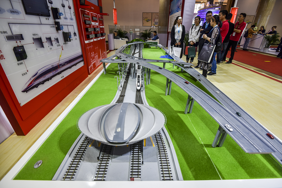 根据目前的技术发展提出一种新的动车组构架结构设计方法