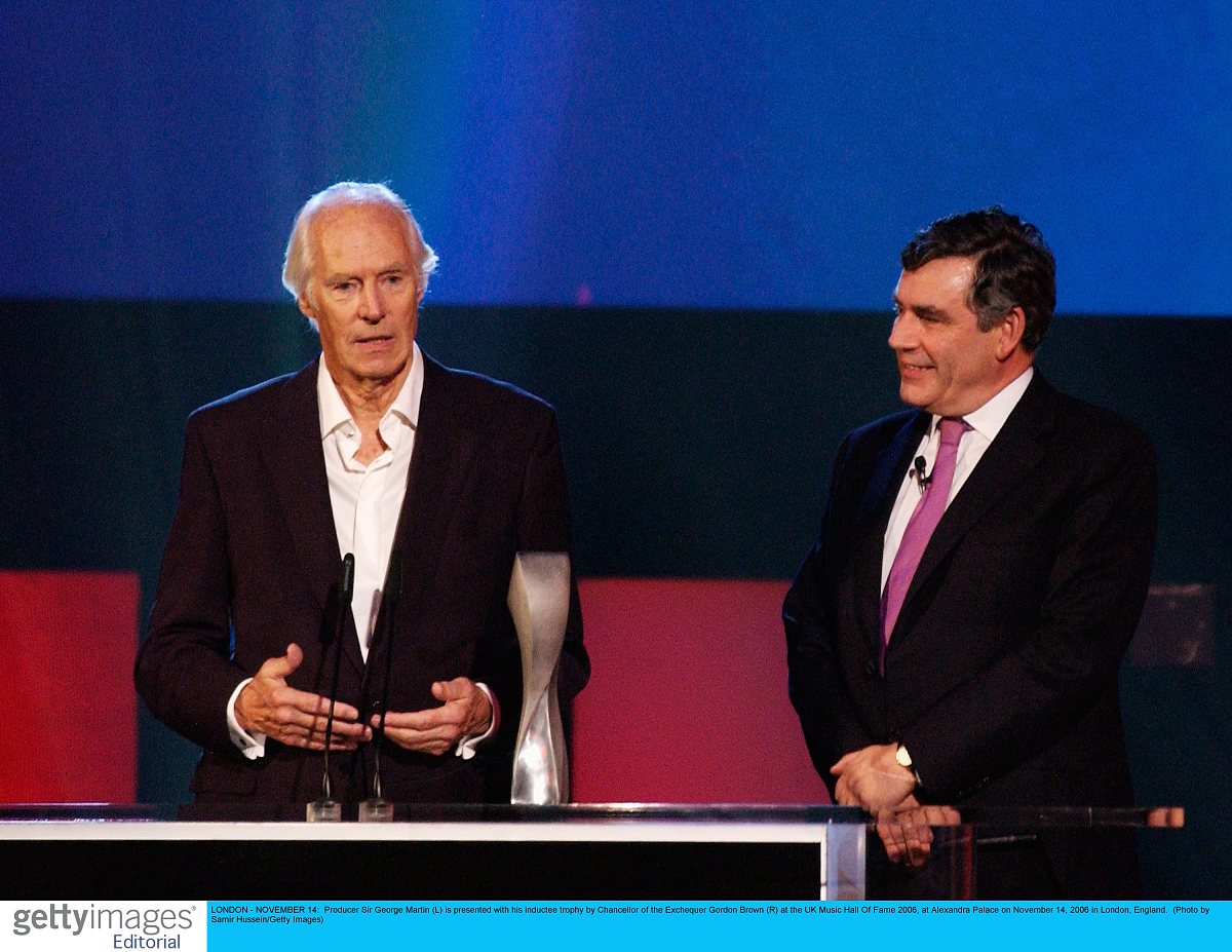 《血与火》内容介绍：不只是美剧龙之家族第一季的故事