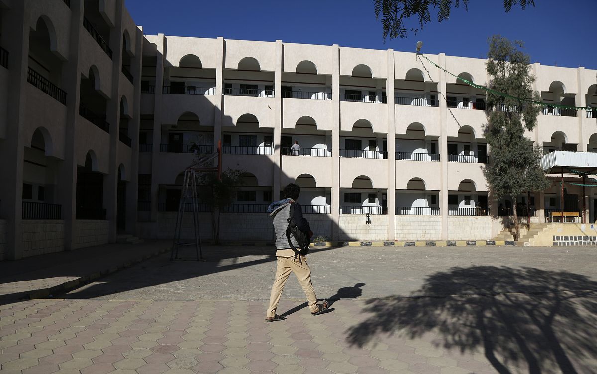当地时间2019年12月28日,也门萨那,学生在omar ebn abdulazeez学校参