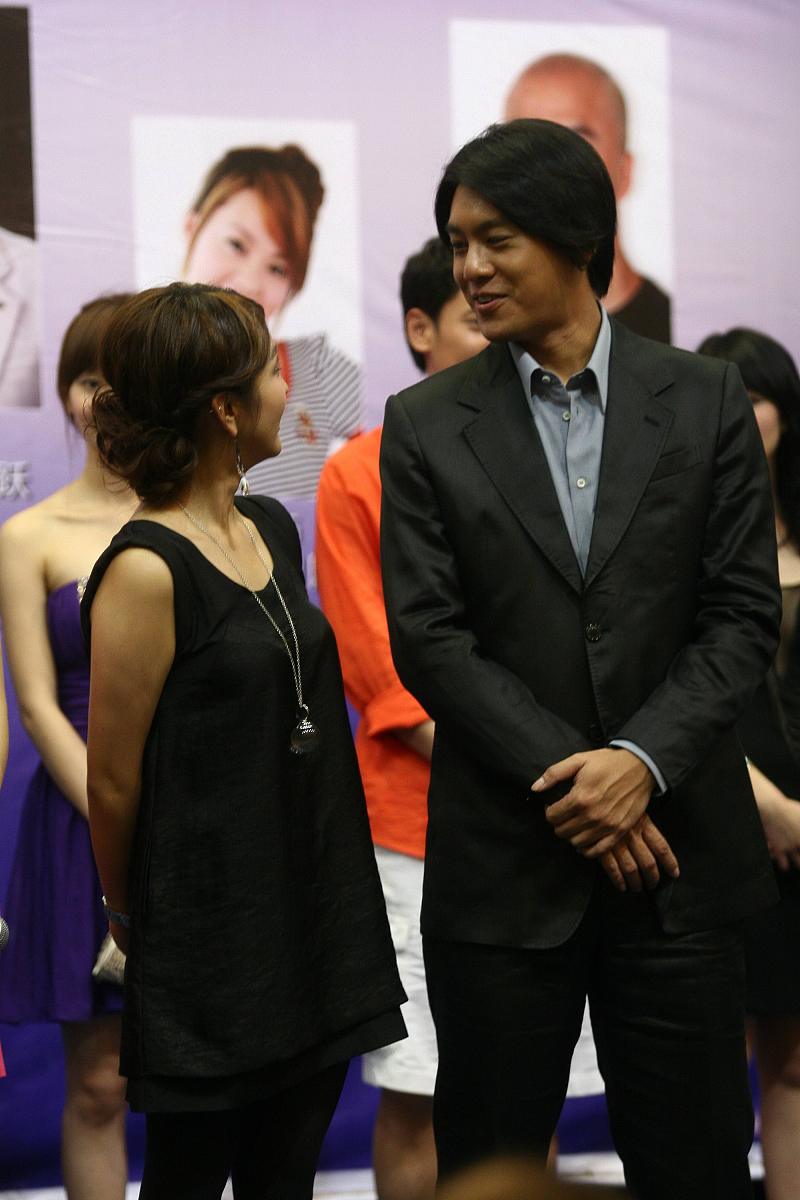 2010年8月10日,杭州,电视剧《富二代》(又名《没有承诺的爱》)新闻发