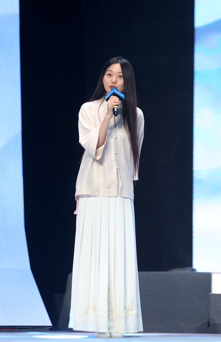 以《中国诗词大会》：诗词爱好者的盛宴为题写一篇1200字文章