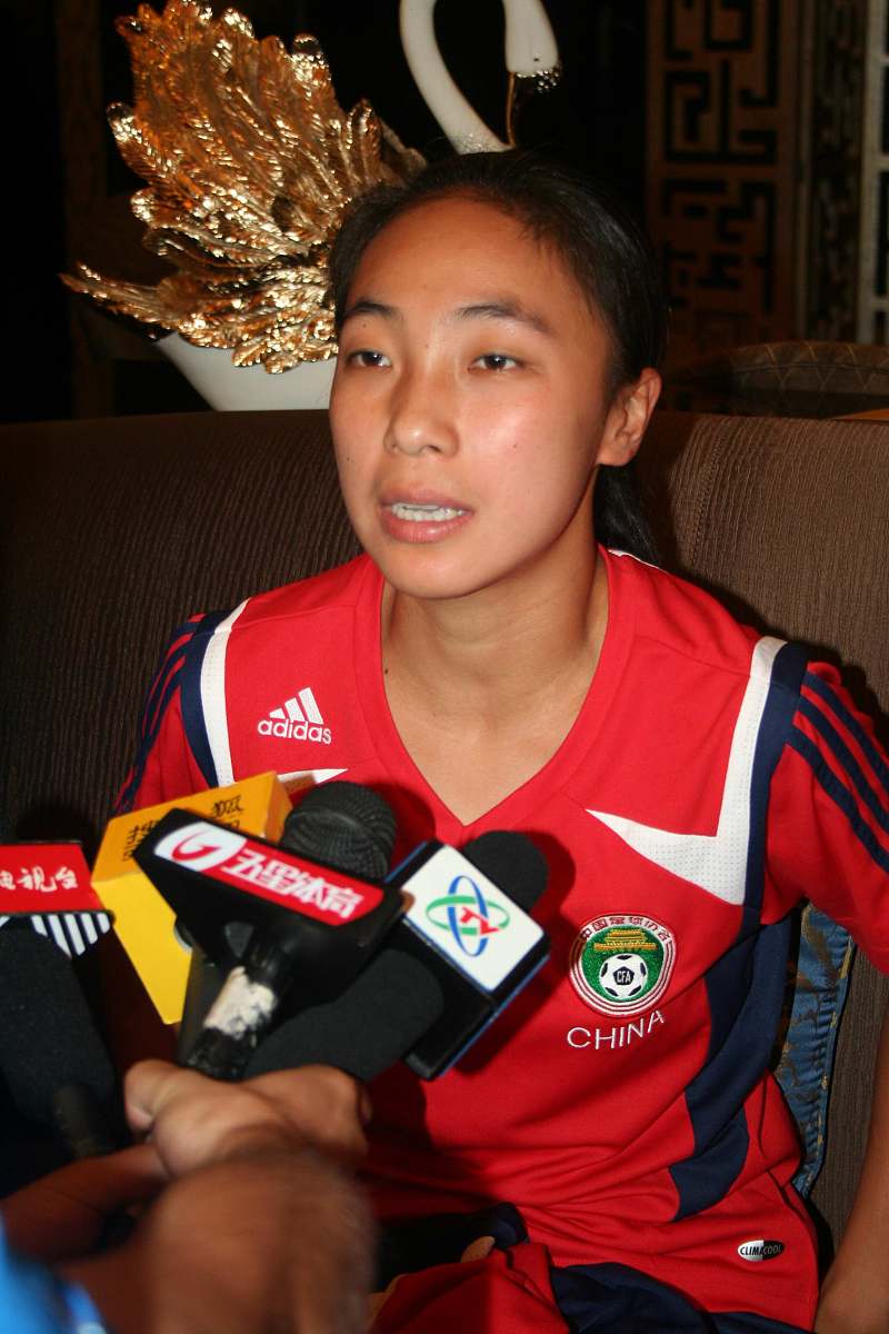 2007年9月11日,中国湖北武汉,中国国家女子足球队备战世界杯首战与丹